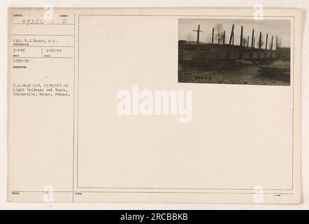 UN U.S. L'auto piatta dell'esercito è visibile presso il Director of Light Railways and Roads di Abainville, Meuse, in Francia. Questa foto mostra il soggetto 49226, caporale W.J. Besch, SC. L'immagine è stata scattata dal fotografo 3-149 nel 1935. La descrizione è stata rilasciata il 1-24-19. Foto Stock