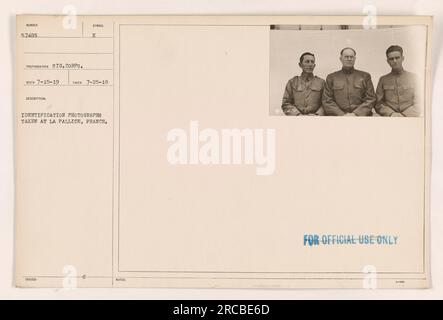 Soldati che marciavano in formazione durante la prima guerra mondiale a la Rochelle, in Francia. La foto è stata scattata il 25 luglio 1918 dal fotografo del Signal Corps. È identificata come fotografia numero 5,7485 e reca il simbolo RECO 7-15-19. L'immagine è contrassegnata con "e 188UED" solo per uso ufficiale. Foto Stock
