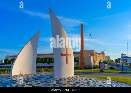 Ex convento das Bernardas, fondato nel 1509 e trasformato in una residenza basata su un progetto di Rduardo Souto Moura, Tavira, Algarve, Portogallo Foto Stock