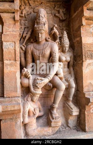 Scultura di Chandesh Anugraha Murthy nel tempio Arulmigu Peruvudaiyar Brihadisvara dell'XI secolo a Gangaikonda Cholapuram vicino a Jayankondam Tamil Nadu Foto Stock