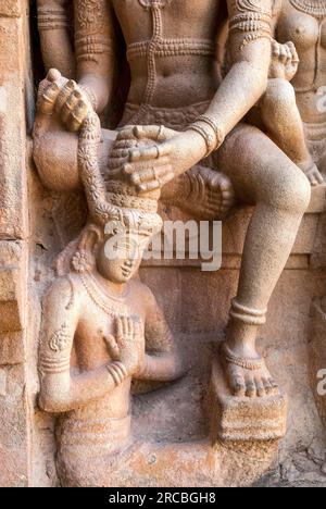 Scultura di Chandesh Anugraha Murthy nel tempio Arulmigu Peruvudaiyar Brihadisvara dell'XI secolo a Gangaikonda Cholapuram vicino a Jayankondam Tamil Nadu Foto Stock