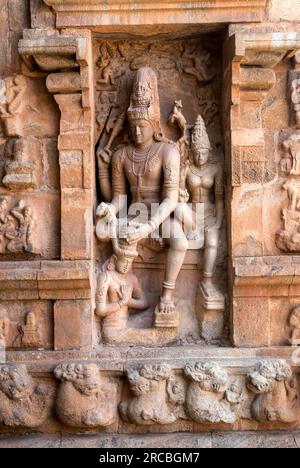 Scultura di Chandesh Anugraha Murthy nel tempio Arulmigu Peruvudaiyar Brihadisvara dell'XI secolo a Gangaikonda Cholapuram vicino a Jayankondam Tamil Nadu Foto Stock