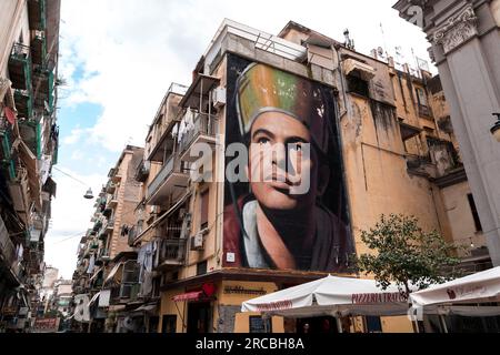 Napoli, Italia - 10 aprile 2022: Architettura generica e vista stradale a Napoli, Campania, Italia. Foto Stock