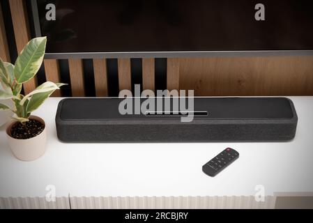 SoundBar in una casa moderna. Ascoltare musica e guardare film Foto Stock