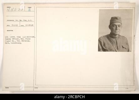 Didascalia: "Tenente Chas A.V. Heitchew, ufficiale di rifornimento del 9th Field Signal Battalion, 5th Division, raffigurato a Esch, Lussemburgo durante la prima guerra mondiale. Fotografato dal tenente WM. Fox il 26 dicembre 1918. Questa immagine fa parte della collezione (ID 44523) intitolata "Photographs of American Military Activities during World War One". Foto Stock