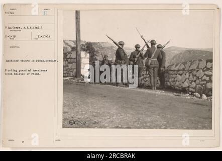 Le truppe americane stazionarono sulla cima di una collina a fiume, in Ungheria, mentre stavano facendo la guardia. Questa foto è stata scattata il 1 febbraio 1919 dal Signal Corps delle American Expeditionary Forces. Descrizione pubblicata il 27 novembre 1918, con l'immagine intitolata "truppe americane a fiume, Ungheria". Foto Stock