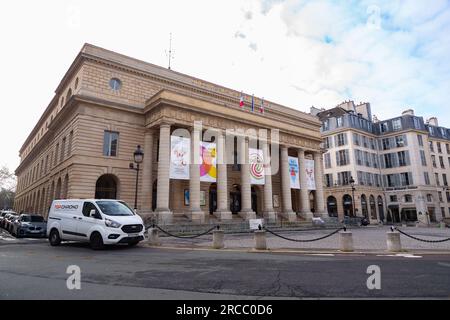 Parigi, Francia - 20 gennaio 2022: L'Odeon Theatre de l'Europe è uno dei sei teatri nazionali della Francia. Si trova al numero 2 di rue Corneille nel sesto Foto Stock