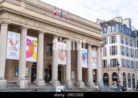 Parigi, Francia - 20 gennaio 2022: L'Odeon Theatre de l'Europe è uno dei sei teatri nazionali della Francia. Si trova al numero 2 di rue Corneille nel sesto Foto Stock