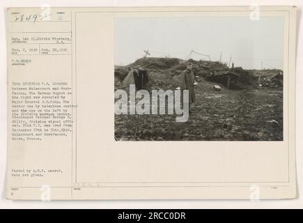 Sgt. 1st Cl. Morris Pineberg fotografò la 79th Division P.C. situata tra Malancourt e Montfaucon a Meuse, in Francia, il 27 e 30 settembre 1918. Il dugout tedesco sulla destra era occupato dal maggiore generale J. E. Kuhn e quello centrale fungeva da centrale telefonica. Il P.C. fu utilizzato come centro messaggi di divisione ed era sotto il comando del tenente colonnello George S. Gillis, ufficiale di segnale di divisione. Queste informazioni sono verificate dal censore A.E.F. Foto Stock