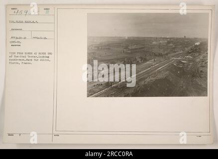 Vista aerea dalla torre all'estremità nord del centro ospedaliero, guardando a sud-ovest. Mars sur Allier (Allire), Nievre, Francia. La foto è stata scattata il 6 gennaio 1919 dal soldato Clyde Eddy della S.C. La fotografia è numerata 459311 e fa parte della collezione 1986-19. Vi sono note aggiuntive con numero di riferimento 43932. Foto Stock