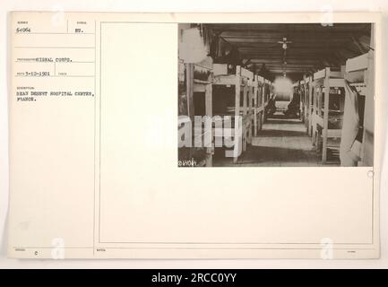 Soldati al Beau Desert Hospital Center in Francia durante la prima guerra mondiale. Foto scattata da Signal Corps il 10 marzo 1921. L'ospedale era una struttura medica significativa durante la guerra. La sua posizione precisa è sconosciuta. Foto Stock