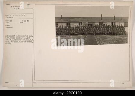 Distacco dell'ospedale di base n. 26. Capitano David Berkman, ufficiale comandante; 1° sergente W.M. Anderson; sergente maggiore H.S. Shay. Si trova a Allerey, Saone et Loire, Francia. Sergente J.G. Jones, S.C., è visto nella foto. Foto scattata il 14 aprile 1919. Il numero di riferimento del fotografo è 51779. Descrizione pubblicata il 22 gennaio 1919. Noto anche come RECO 99-79. Foto Stock