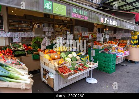 Parigi, Francia - 20 gennaio 2022: Negozio biologico che vende prodotti ecologici a Parigi, Francia. Foto Stock