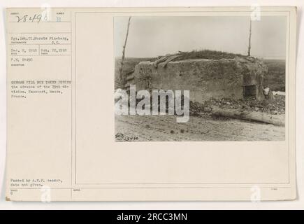 Sgt. 1° Cl. Morris Fineberg scattò questa foto il 22 ottobre 1918, durante l'avanzata della 79a divisione presso Haucourt, Meuse, in Francia. L'immagine mostra una scatola di pilastri tedesca che è stata catturata dalle truppe americane. È stato censurato dall'A.E.P. senza alcuna data specifica. #WWI #AmericanMilitaryActivities Foto Stock