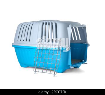 Trasportino per animali di colore azzurro isolato su bianco Foto Stock