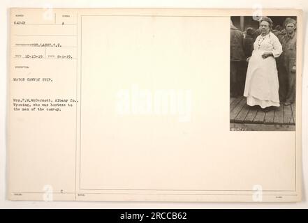 La signora P. M. McDermott della contea di Albany, Wyoming, servì come hostess degli uomini di un convoglio durante la prima guerra mondiale. Questa fotografia cattura la sua partecipazione a sostenere le attività militari. Presa il 1 agosto 1919 e ricevuta il 10 ottobre 1919. #64242 Sgt. Lacey, S.C. Foto Stock