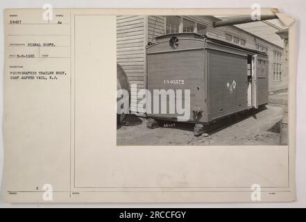 Fotografia di un corpo di un trailer fotografico a Camp Alfred Vail, N.J. Questa immagine, scattata dal Signal Corps l'8 maggio 1920, mostra il corpo del trailer utilizzato per scopi fotografici. Il rimorchio è identificato con il simbolo US 05572 e appartiene al laboratorio N. 1 della sezione foto del corpo dei segnali degli Stati Uniti." Foto Stock