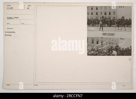 Soldati che partecipano a una partita di boxe ricreativa durante la prima guerra mondiale Questa foto mostra i soldati impegnati in un'attività fisica per prendersi una pausa dai loro doveri militari. Foto Stock