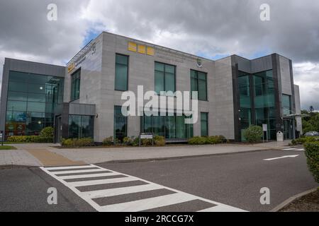 Navan, Contea di Meath, Irlanda, 4 luglio 2023. Vista frontale del quartier generale del Consiglio della contea di Meath Navan Foto Stock