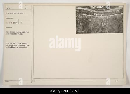 Classe West Point del 1921 in visita in Italia durante il loro tour. La fotografia cattura una vista del fiume Izonso e delle trincee austriache viste da una posizione italiana. La foto è stata scattata il 1 dicembre 1919 dal tenente colonnello GR. Harrison, fotografo di MUNIC, con il simbolo della descrizione EU West Point Class. Foto Stock