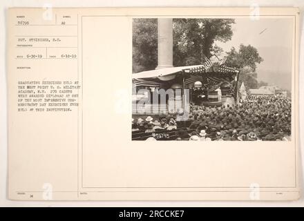 Esercizi di laurea tenuti a West Point U.S. Accademia militare, N.Y. 275 cadetti hanno rilasciato diplomi ad un inizio molto stimato. Symbol ha ricevuto il 30 giugno 1919, con foto scattate il 10 giugno 1919 dal fotografo S.C. Steiniger. Un evento significativo che segna i risultati e i risultati di questi cadetti. Foto Stock