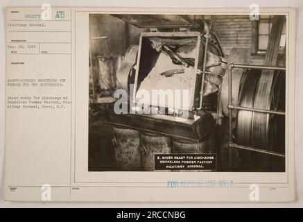 Miscelatore pronto per lo scarico presso Smokeless Powder Factory, Picatinny Arsenal, dover, New Jersey durante la prima guerra mondiale. Immagine scattata il 28 dicembre 1918. La fabbrica era responsabile della produzione di polvere di pistola senza fumo per il governo. Foto Stock