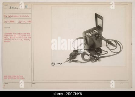 Questa fotografia raffigura un telefono da campo modificato per il servizio anti-aereo di artiglieria durante la prima guerra mondiale La foto è stata scattata il 24 giugno 1918 dal tenente H.S. Drucker della S.C. U.S.R. L'immagine è stata destinata alla divisione ricerca e ispezione di Parigi, in Francia, ed è contrassegnata come non per la pubblicazione e solo per uso ufficiale. Foto Stock