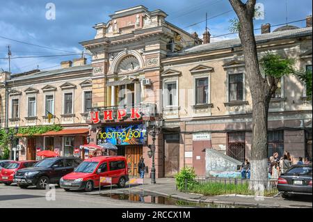 Odessa, Ucraina 14.06.2023. Edificio storico del Circo di Odessa in Ucraina, in una soleggiata giornata estiva Foto Stock