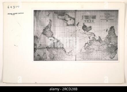 Immagine storica dei soldati della Signal Corps che hanno creato e utilizzato comunicazioni telegrafiche durante la prima guerra mondiale. La scena mostra i membri dell'assistenza che collegano i fili e le apparecchiature in un'ubicazione sul campo. Questa particolare fotografia mostra il ruolo vitale delle comunicazioni telegrafiche nel mantenere linee di comunicazione vitali durante la guerra." Foto Stock