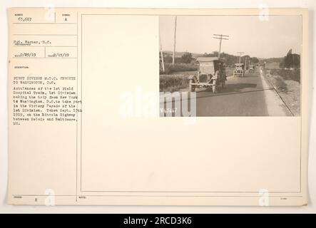Le ambulanze del 1st Field Hospital Train, 1st Division possono essere viste in questa fotografia, scattata il 13 settembre 1919, mentre in rotta da New York a Washington, D.C. Le ambulanze stavano partecipando alla Victory Parade della 1st Division. La foto è stata scattata sulla Lincoln Highway tra Belair e Baltimora, Maryland. Il fotografo era Sgt. Warner, S.C. Foto Stock