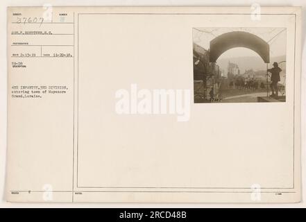 Soldati della 4th Infantry, 3rd Division, entrando nella città di Moyenore Grand in Loraine. La foto è stata scattata il 20 novembre 1918 dal sergente P. Buettner, un fotografo ufficiale dell'esercito statunitense. Numero immagine: 111-SC-37607. Foto Stock