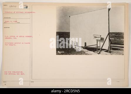 Negli Stati Uniti School of Aerial Gunnery di Oneanta, California, gli aerei sono dipinti su tavole per essere utilizzati come bersagli. A questa fotografia, scattata il 5 settembre 1918, è stato assegnato il numero di descrizione 111-SC-18501. Era destinato esclusivamente all'uso ufficiale e non alla pubblicazione. Il fotografo era Surect 18501, il direttore dell'Aeronautica militare. Foto Stock