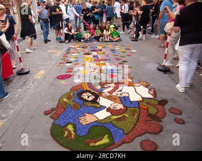 Italia, Umbria, paese di Spello, infiorata per le strade della città Foto Stock