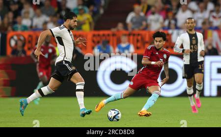 Gelsenkirchen, Deutschland. 20 giugno 2023. Firo : 20.06.2023, calcio, calcio: Nazionale DFB, Germania, partita amichevole, GER, Germania - Colombia 0: 2 Emre CAN, GER sinistra davanti a Luis DIAZ/dpa/Alamy Live News Foto Stock