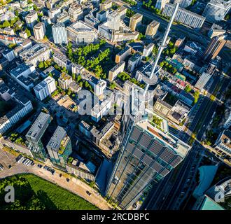 Vista aerea dei grattacieli di Varsavia nel centro degli affari della città, in Polonia Foto Stock