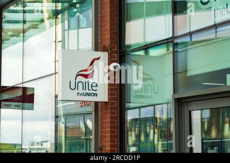Wolverhampton, Regno Unito - 13 luglio 2023: Esterno degli uffici Unite the Union a Wolverhampton, con logo Foto Stock