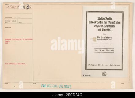 Descrizione dell'immagine: Questa immagine mostra un poster di propaganda tedesco esposto in Svizzera nel marzo 1919. Il manifesto presenta un testo in tedesco che chiede dei diritti degli individui in paesi democratici come l'Inghilterra, la Francia e l'America. Il poster contiene anche i nomi del dottor Paul Herre, del professor Florian Beehre e di un editore di nome otto Spamer. Indica che questa immagine è stata rilasciata solo per uso ufficiale. Foto Stock