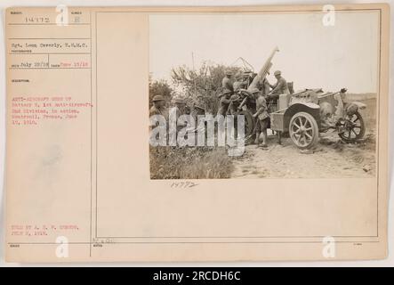 Didascalia fattuale: "Immagine del sergente Leon Caverly, U.S.M.C., scattata il 15 giugno 1918, durante la prima guerra mondiale La fotografia mostra i cannoni antiaerei della batteria B, 1st Anti-Aircraft 2nd Division in azione a Montreuil, in Francia. La foto è stata scattata da un fotografo non identificato e pubblicata dalla A.E.F. Censor il 2 luglio 1918." Foto Stock