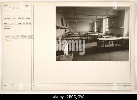 Soldati americani che frequentano una classe presso l'Army General staff College di Langres, in Francia durante la prima guerra mondiale Foto scattata il 28 dicembre 1918. Fotografo - Sgt. Abbott, S.C. Questa immagine è etichettata come "44638" nella raccolta. Foto Stock