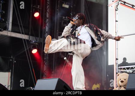 Tonsberg, Norvegia. 12 luglio 2023. Il cantante e rapper nigeriano Rema esegue un concerto dal vivo durante il festival musicale norvegese Slottsfjell 2023 a Tonsberg vicino Oslo. Foto: Gonzales Photo - Tord Litleskare). Foto Stock