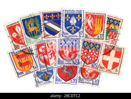 Francobolli d'epoca francesi su sfondo bianco. Foto Stock