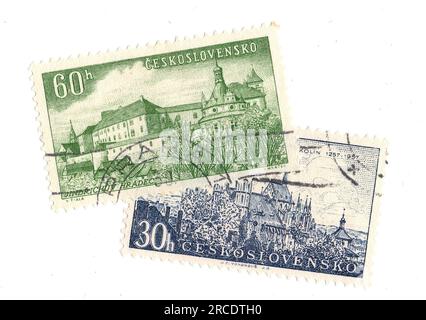 Francobolli vintage della Cecoslovacchia su sfondo bianco. Foto Stock