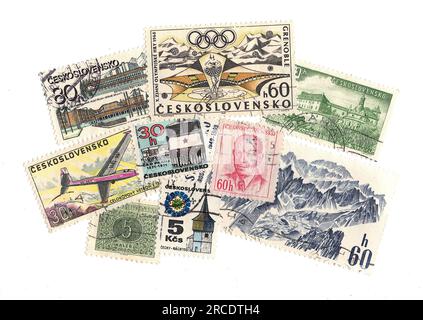 Francobolli vintage della Cecoslovacchia su sfondo bianco. Foto Stock