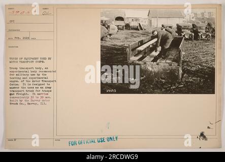 "La fotografia raffigura un corpo sperimentale di trasporto truppe, raccomandato per uso militare dal Motor Transport Corps. Il cassone, progettato da Harvey Motor Truck Co., con sede a Hervey, Illinois, è in grado di trasportare comodamente da 32 a 38 uomini. Scattata nel febbraio 1919. Solo per uso ufficiale." Foto Stock