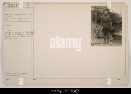 Il sergente Morris Fineberg del Signal Corps ha catturato questa foto il 12 novembre 1918. L'immagine raffigura il 1° tenente R.V. Lancaster della 315th Infantry, 79th Division, a Bois de Consenvoye, Meuse, Francia. Il censore delle forze di spedizione americane ha approvato questa foto, ma la data esatta è sconosciuta. Foto Stock