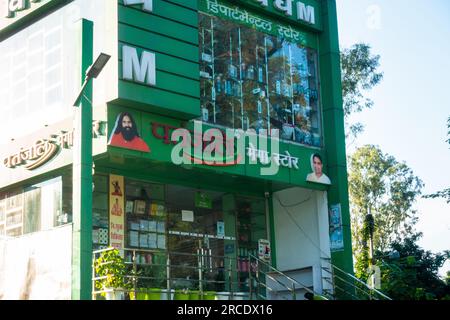 28 giugno 2023, Dehradun Uttarakhand, India. Patanjali Ayurveda Mega Store a Rajpur Road. Fabbricare in India Foto Stock