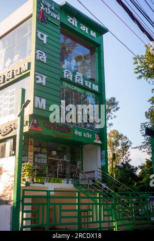 28 giugno 2023, Dehradun Uttarakhand, India. Patanjali Ayurveda Mega Store a Rajpur Road. Fabbricare in India Foto Stock