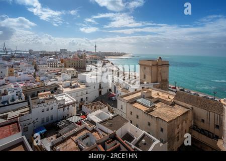 Vista aerea con Chiesa di Santa Croce (Cattedrale Vecchia di Cadice) - Cadice, Andalusia, Spagna Foto Stock