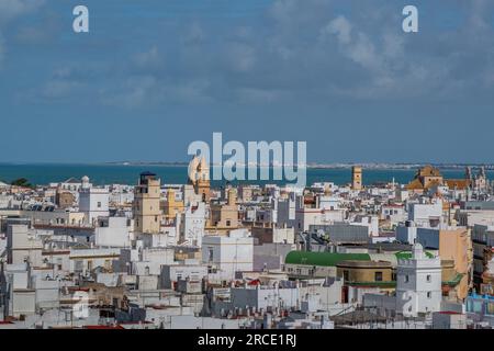 Veduta aerea di Cadice con la Chiesa di San Antonio de Padova e molte Torri - Cadice, Andalusia, Spagna Foto Stock