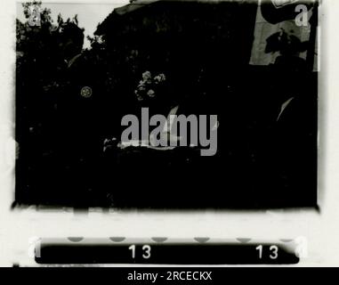 Fotografo delle SS Dürr 1943 scene domestiche di fattorie e città in Germania; ritratti di singoli soldati e foto di gruppo; campagna tedesca, villaggi e popolazione locale in abiti tradizionali; cerimonia di reclutamento, immagini della città bombardate che ritraggono le attività in prima linea delle unità Waffen-SS . Foto Stock